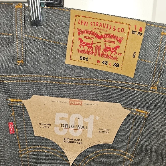 NWT Levi's Men's Dark Gray Relaxed Jeans (48x30) - Picture 2 of 9
